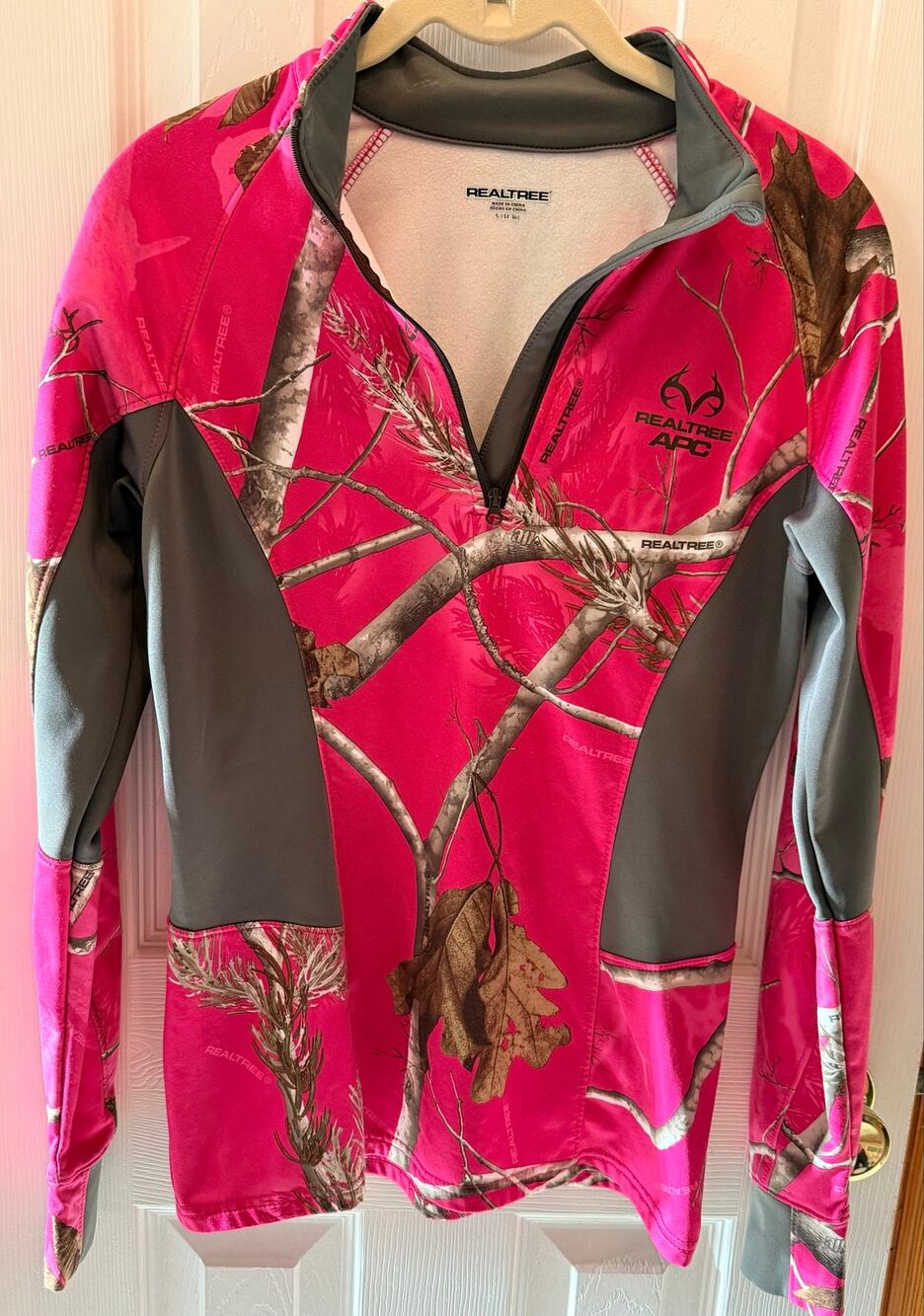 Realtree APC Long Sleeve 1/4 Zip Camo Hot Pink Shirt Small (34-36) NWOT